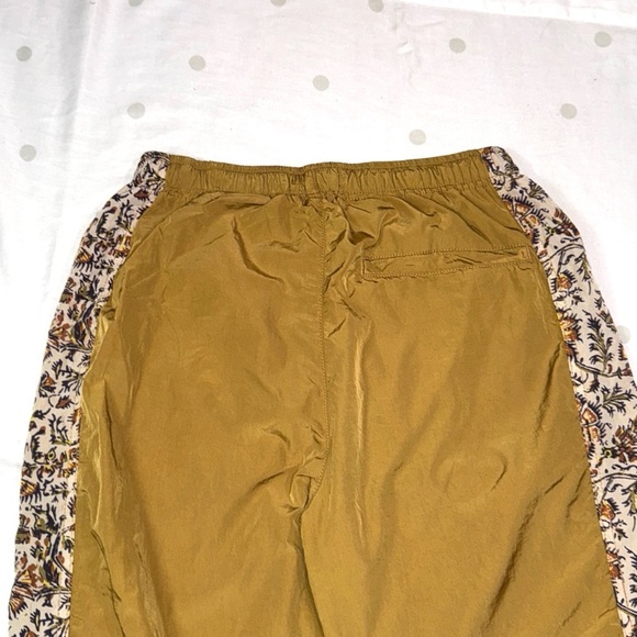 Urban Outfitters Gold Joggers Size US SM - Picture 7 of 11